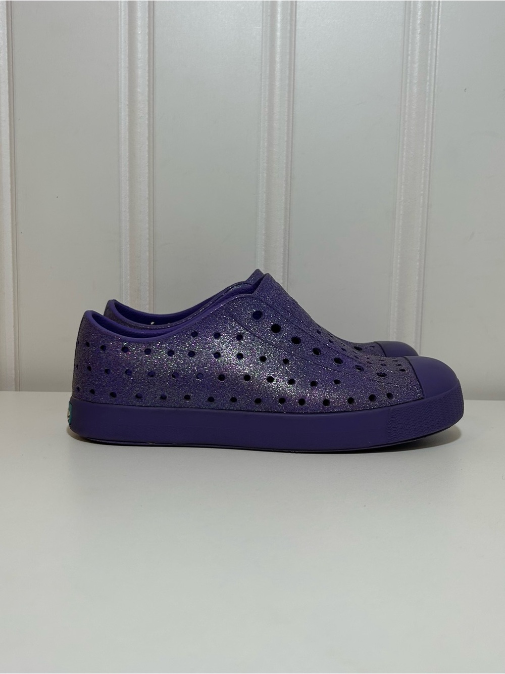 Native Jefferson Kids' Slip-On Casual Shoe in glitter triple Purple